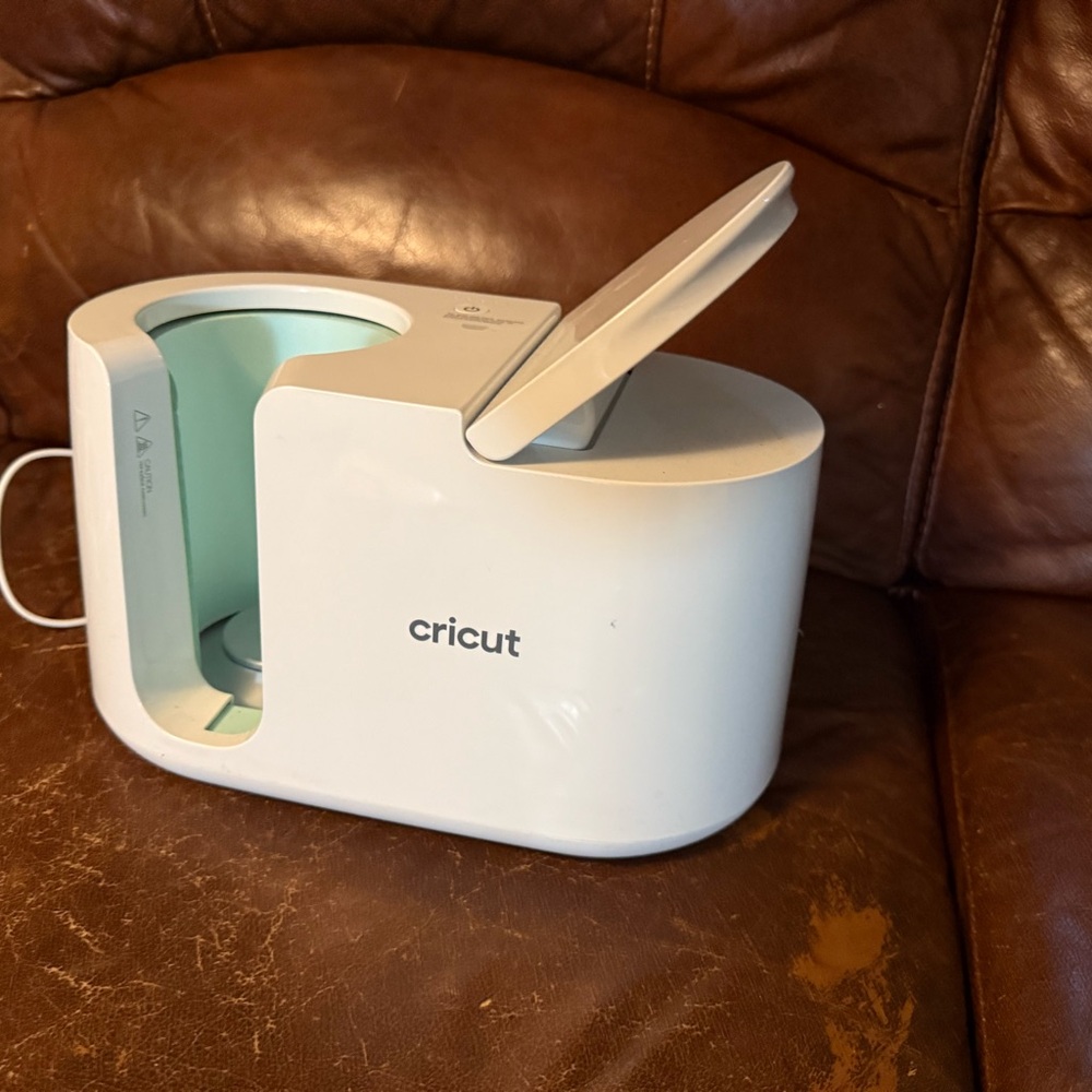Cricut Compact White Cutting Machine